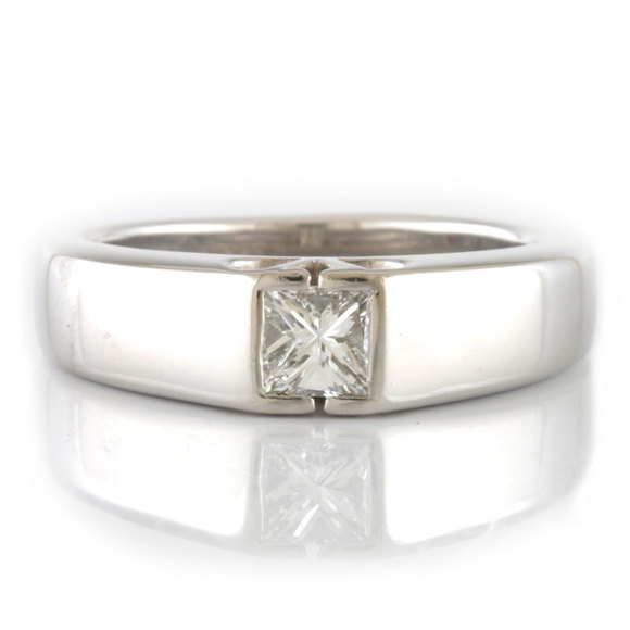 Valentino Platinum and Diamond Ring. - Picture 3 of 7